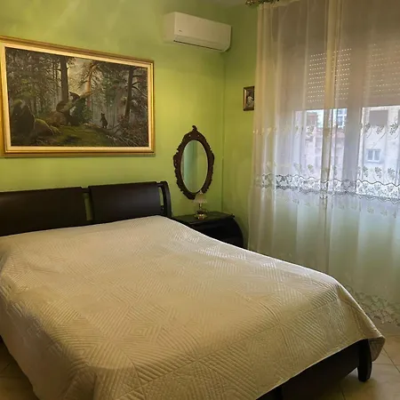 Center Square Skanderbeg Apartmán *